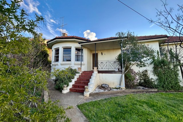 5 White Street, NSW 2594
