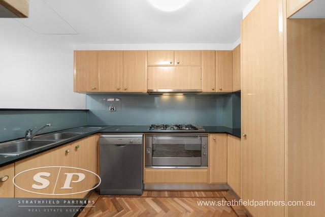 8/76 Beresford Road, NSW 2135