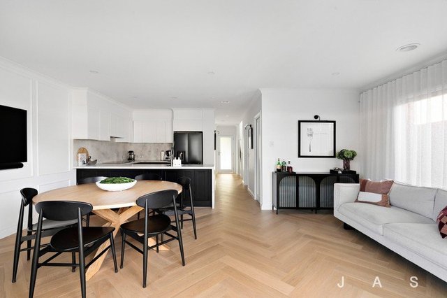 8 Grevillea Circuit, VIC 3012