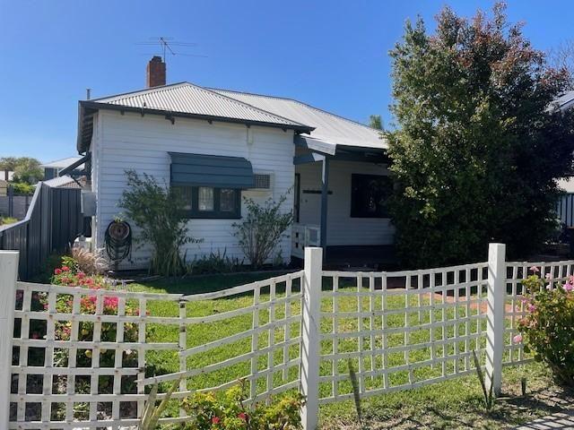 8 Second Avenue, WA 6054
