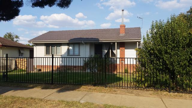 14 Tichborne Crescent, NSW 2650