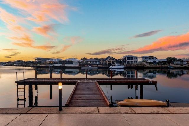 33 Lanyard Boulevard, WA 6280