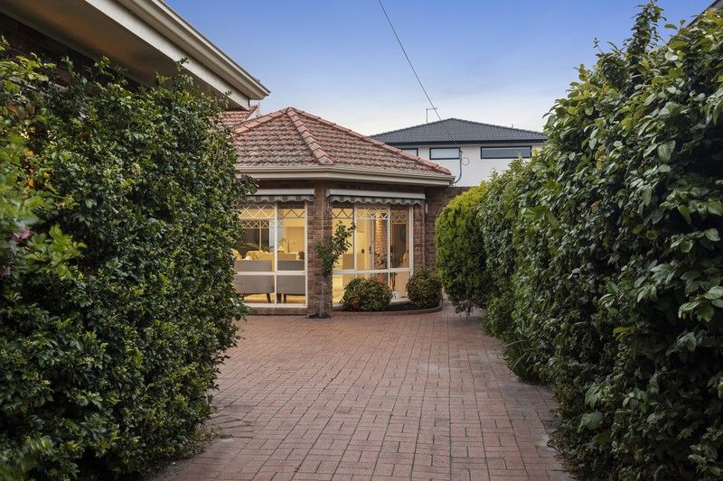 https://images.allhomes.com.au/property/photo/35e92c3e3dcd24f08a464a67d73572af_hd.jpg