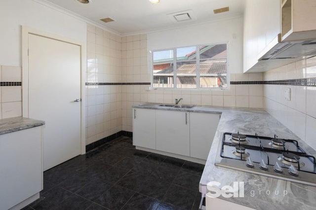 11 Chifley Crescent, VIC 3175