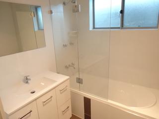 Bathroom (2015-05-14)