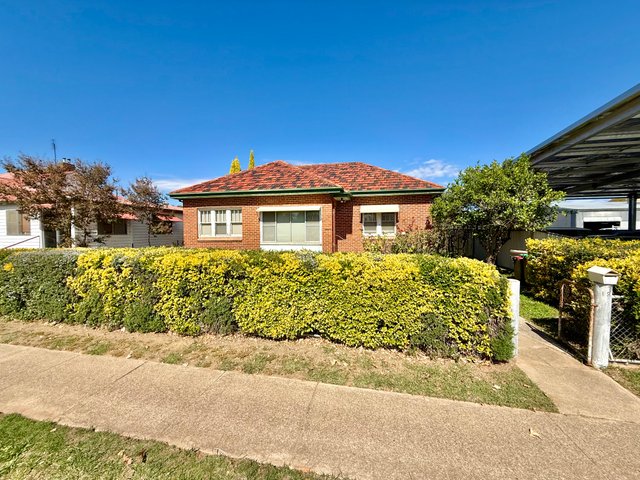 18 Boorowa Street, NSW 2594
