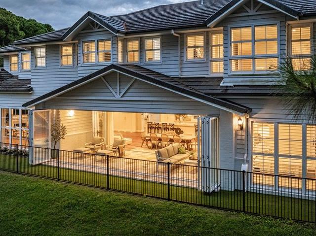 2265 Banksia Lakes Drive, QLD 4212