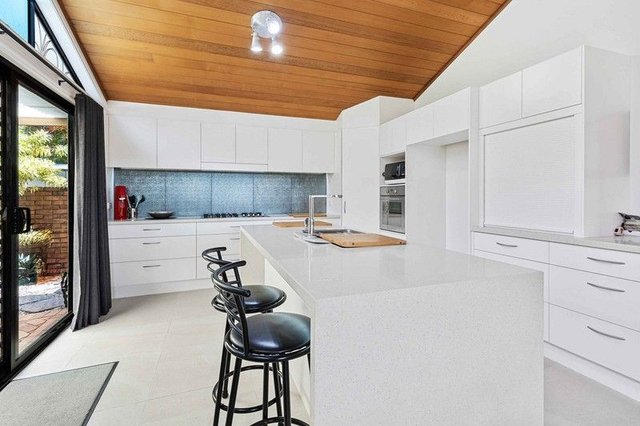 6 Wedgebill Parade, QLD 4220