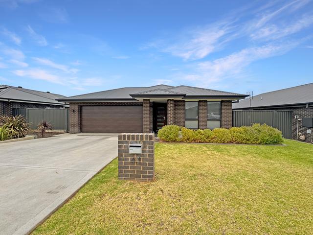 43 Bradford Circuit, NSW 2830