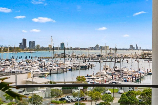 3/2 Macarthur Parade, QLD 4217