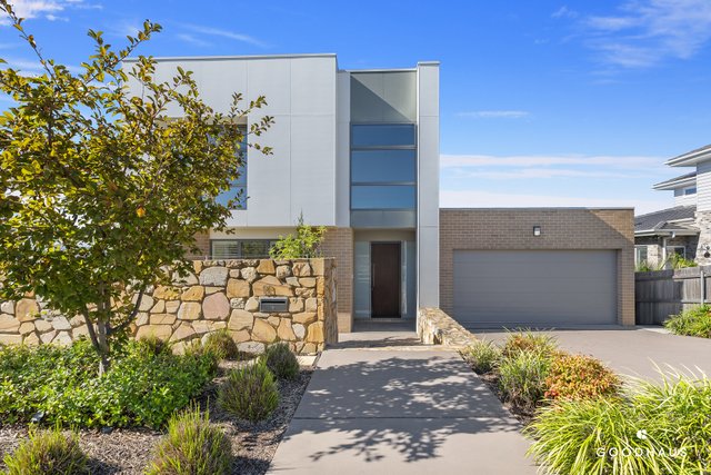 11 Vellacott Street, ACT 2611