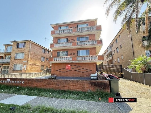 2/27 Park Road, NSW 2166