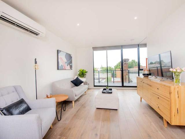 210/20 Napier Street, VIC 3040