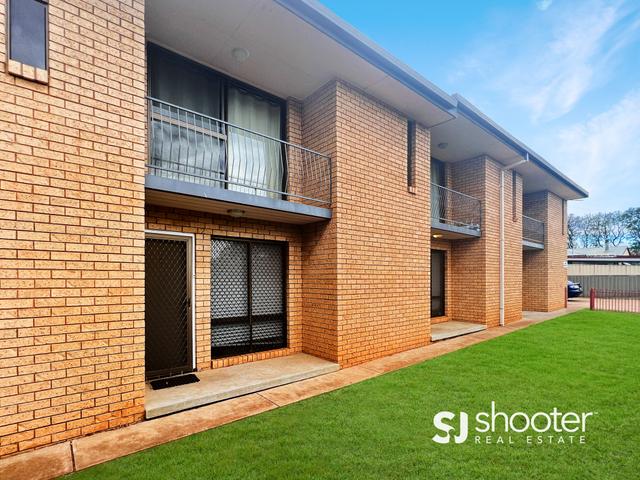 2/62 Young Street, NSW 2830