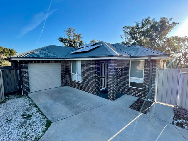 2/24 Emmaville Street, NSW 2800