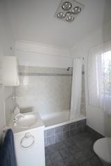 Flat Bathroom (2013-06-11)