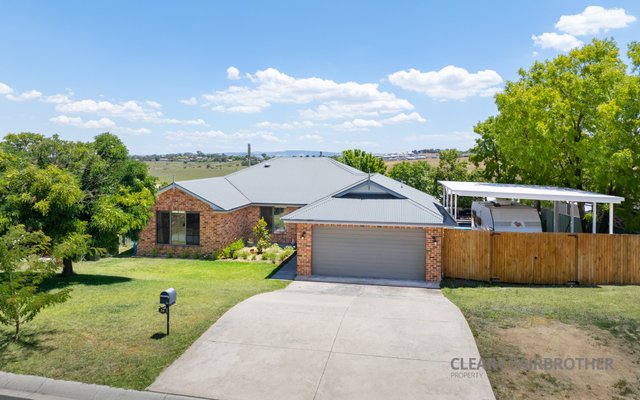 24 Sapphire Crescent, NSW 2795