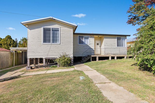 2 Kapooka Place, NSW 2630