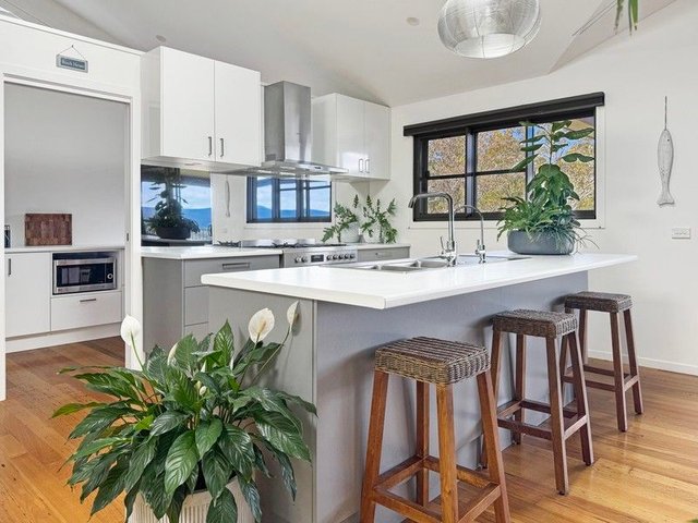 10 Warn Close, NSW 2548