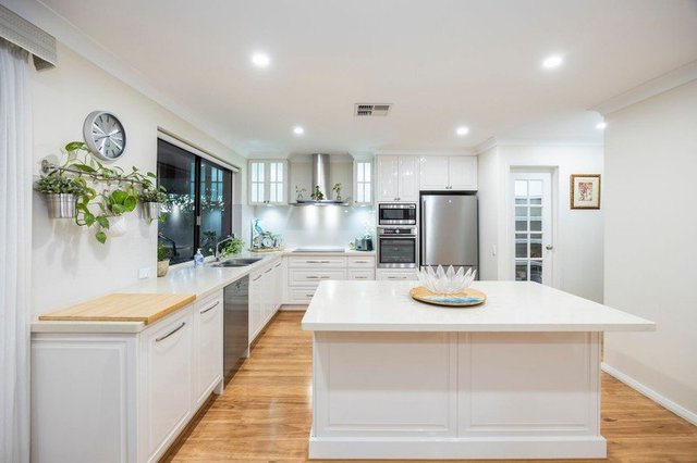 6 Gardinia Place, WA 6027