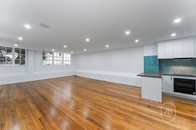 1.02/21-23 Anthony Street, VIC 3000