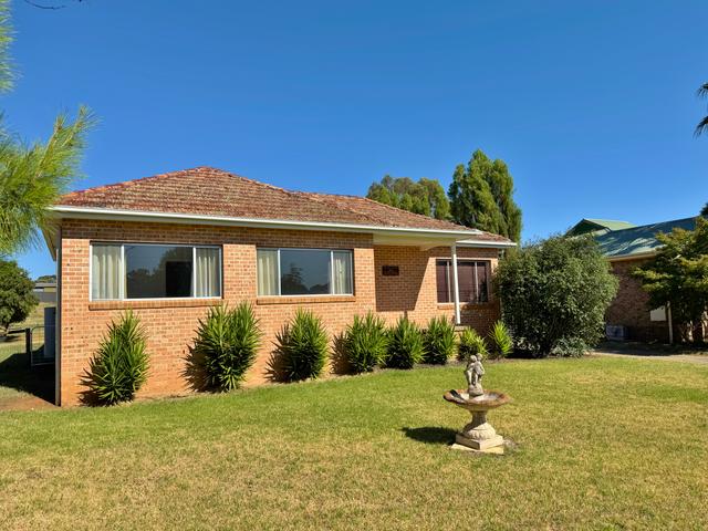 69 Binalong Street, NSW 2594