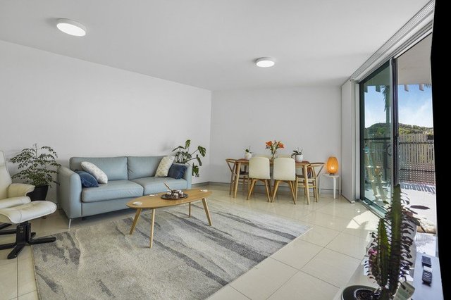 8/80 Hornibrook Esplanade, QLD 4019