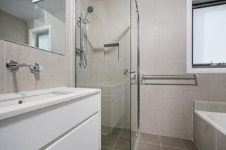 Main Bathroom (2016-05-19)