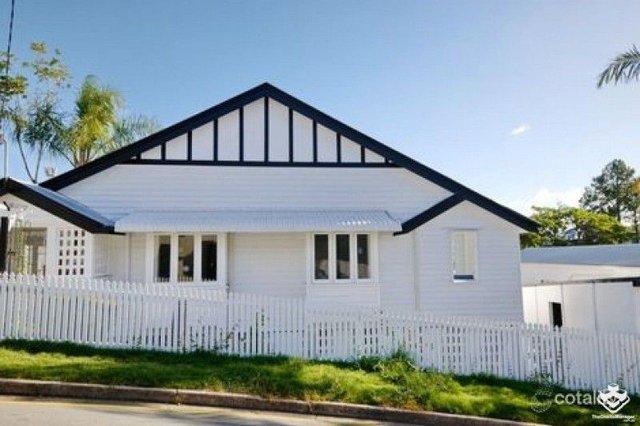 10 Waverley Street, QLD 4103