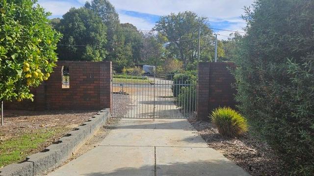 9 Boonooloo Road, WA 6076