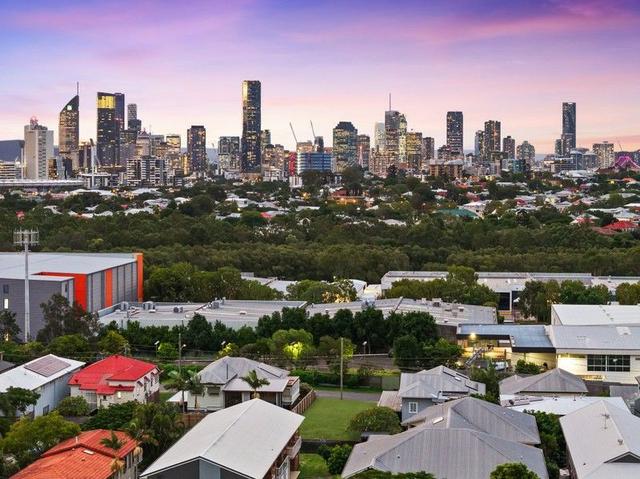 17 Tenth Avenue, QLD 4151