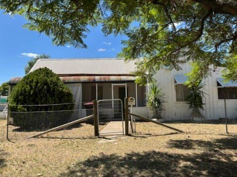 11 Townsend Street, NSW 2829