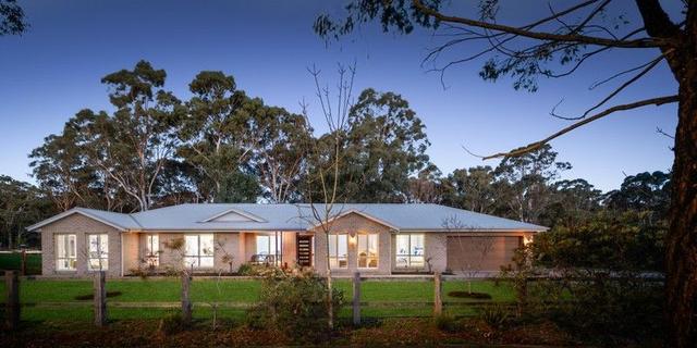 1 Joseph Whitehouse Close, NSW 2566