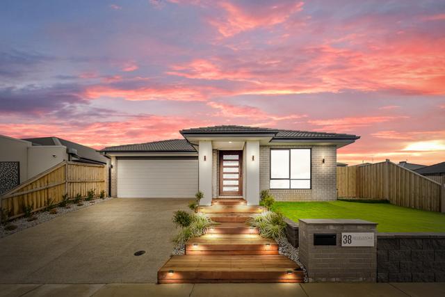 38 Revelstoke Way, VIC 3358
