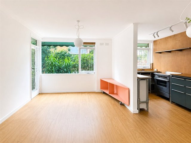 2/2-32 King William Street, VIC 3065