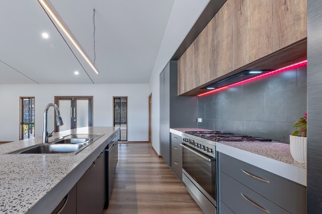 22 Whitehaven Cres, QLD 4802