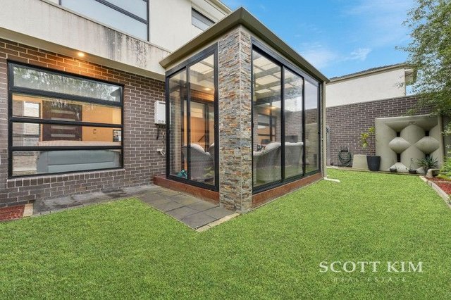 2/17 Barlyn Road, VIC 3149