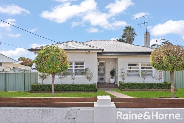 14 Queen Street, NSW 2852
