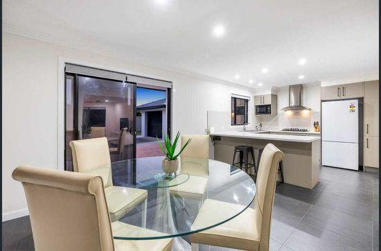 8 Melody Street, QLD 4218