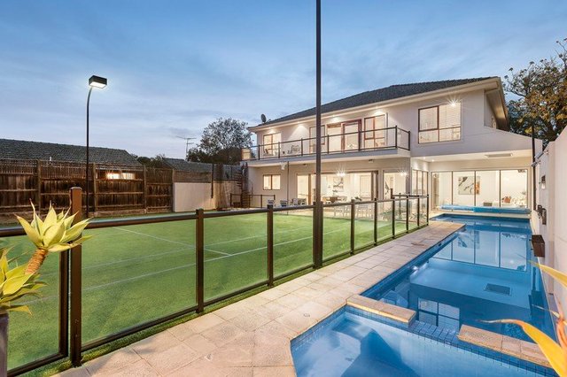 8 Avondale Grove, VIC 3149