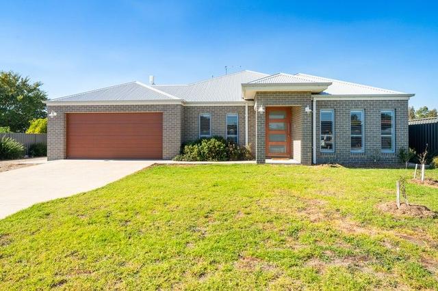 8 Kotzur Circle, NSW 2659
