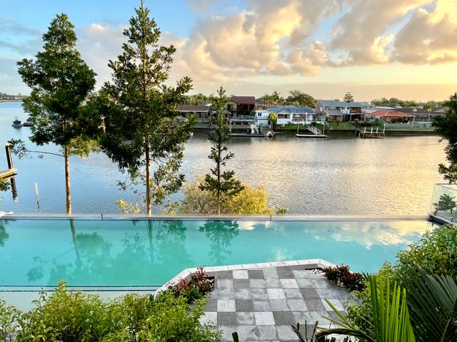 4102/5 Harbour Side Court, QLD 4216