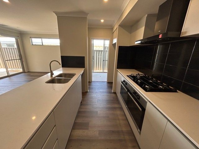 11 Goldrush Way, WA 6171