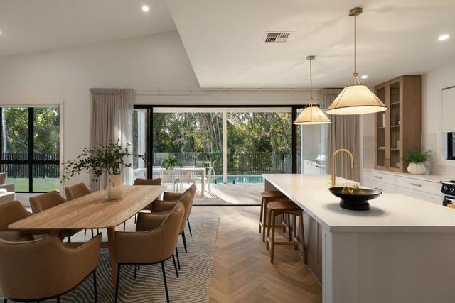 24 Cropthorne Street, QLD 4121