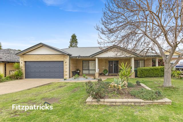 15 Woomera Place, NSW 2650