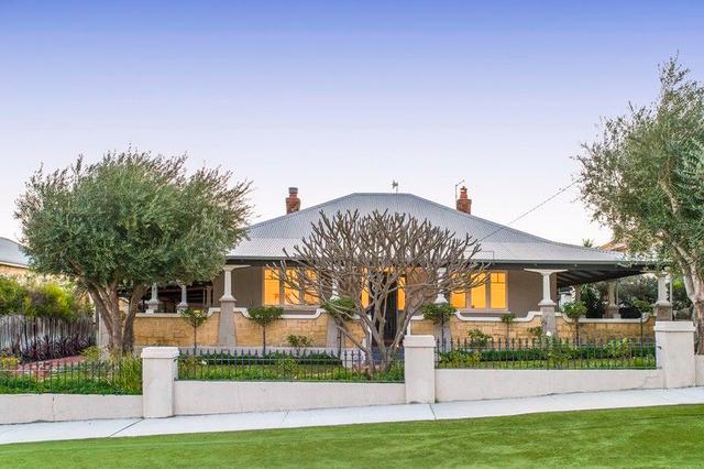 11 Sea View Street, WA 6162
