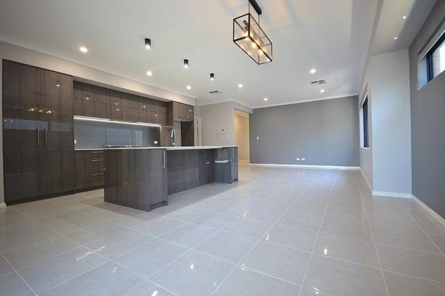 33 Sedano Crescent, WA 6170
