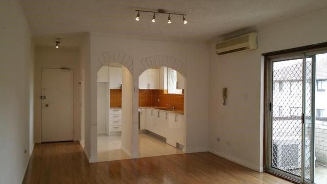 10/1 Hart St, NSW 2170