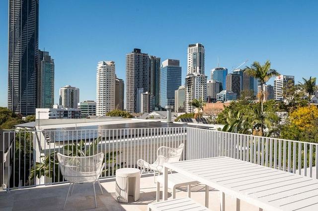 16 Thornbury Street, QLD 4000