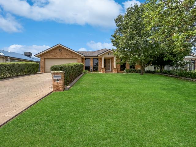 4 Paroo Place, NSW 2830